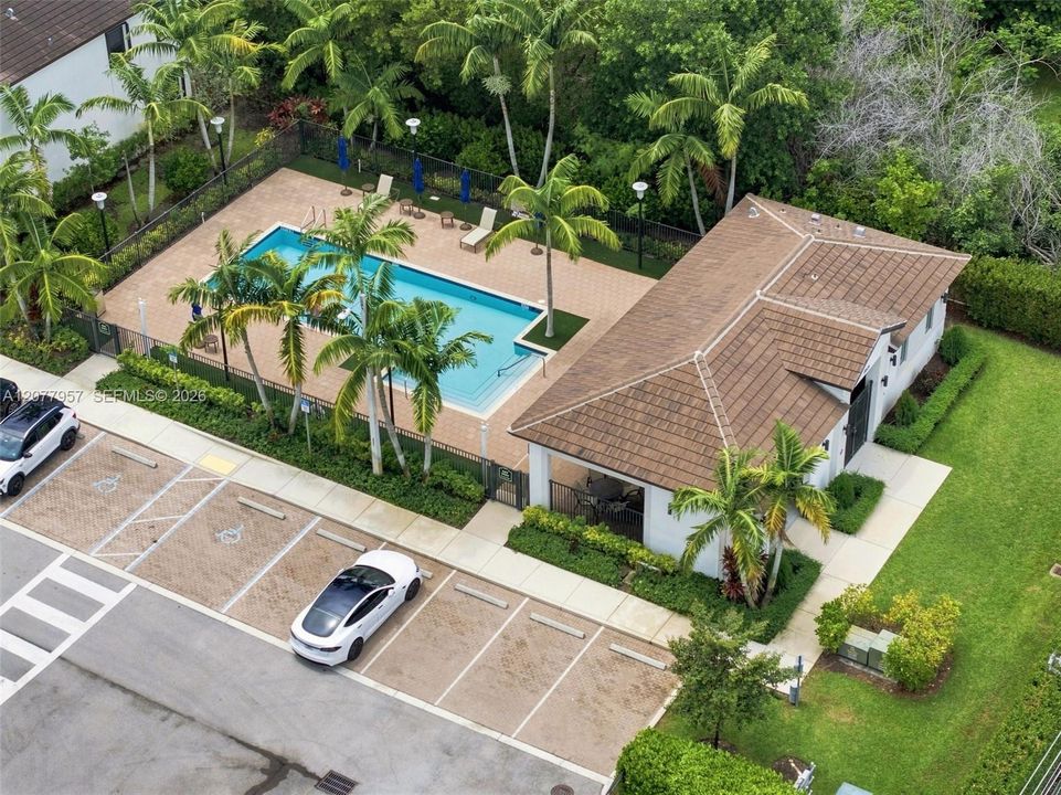En Venta: $565,000 (4 camas, 2 baños, 1587 Pies cuadrados)