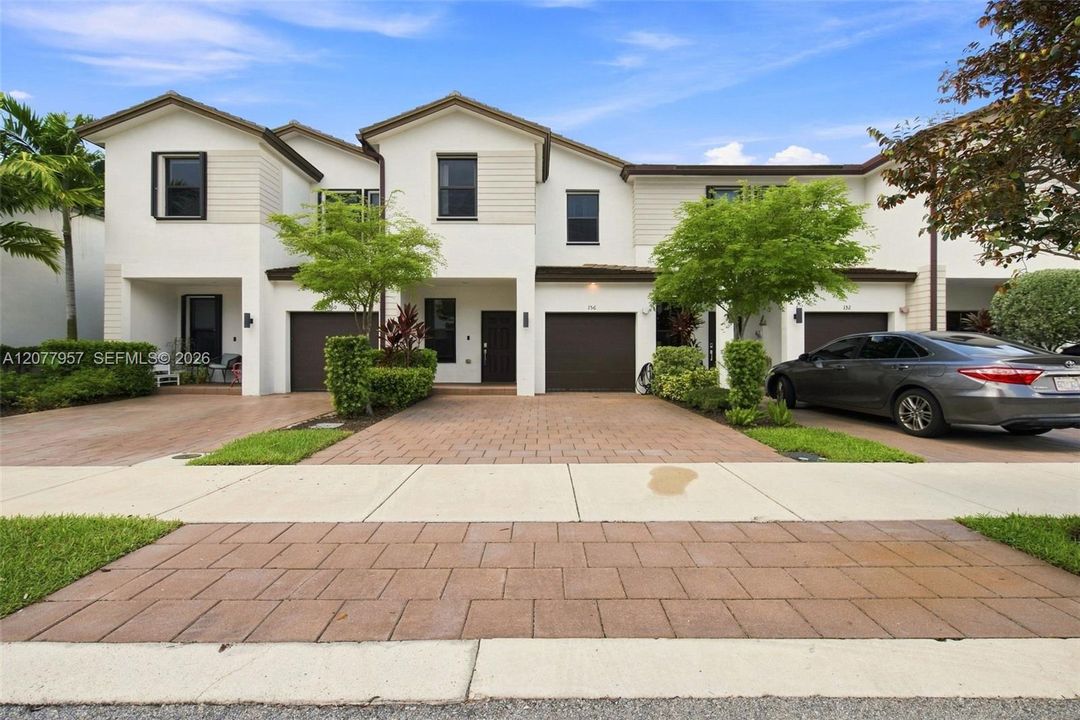 En Venta: $565,000 (4 camas, 2 baños, 1587 Pies cuadrados)