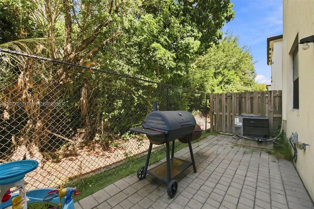 En Venta: $565,000 (4 camas, 2 baños, 1587 Pies cuadrados)