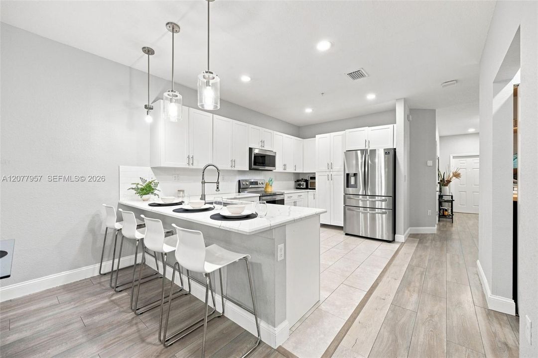 En Venta: $565,000 (4 camas, 2 baños, 1587 Pies cuadrados)