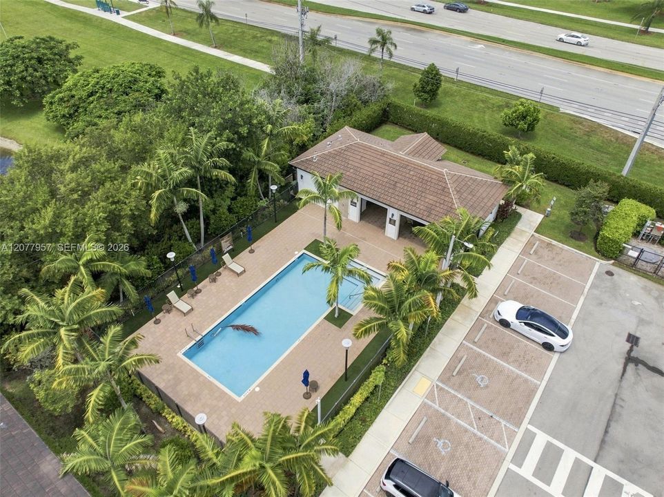 En Venta: $565,000 (4 camas, 2 baños, 1587 Pies cuadrados)