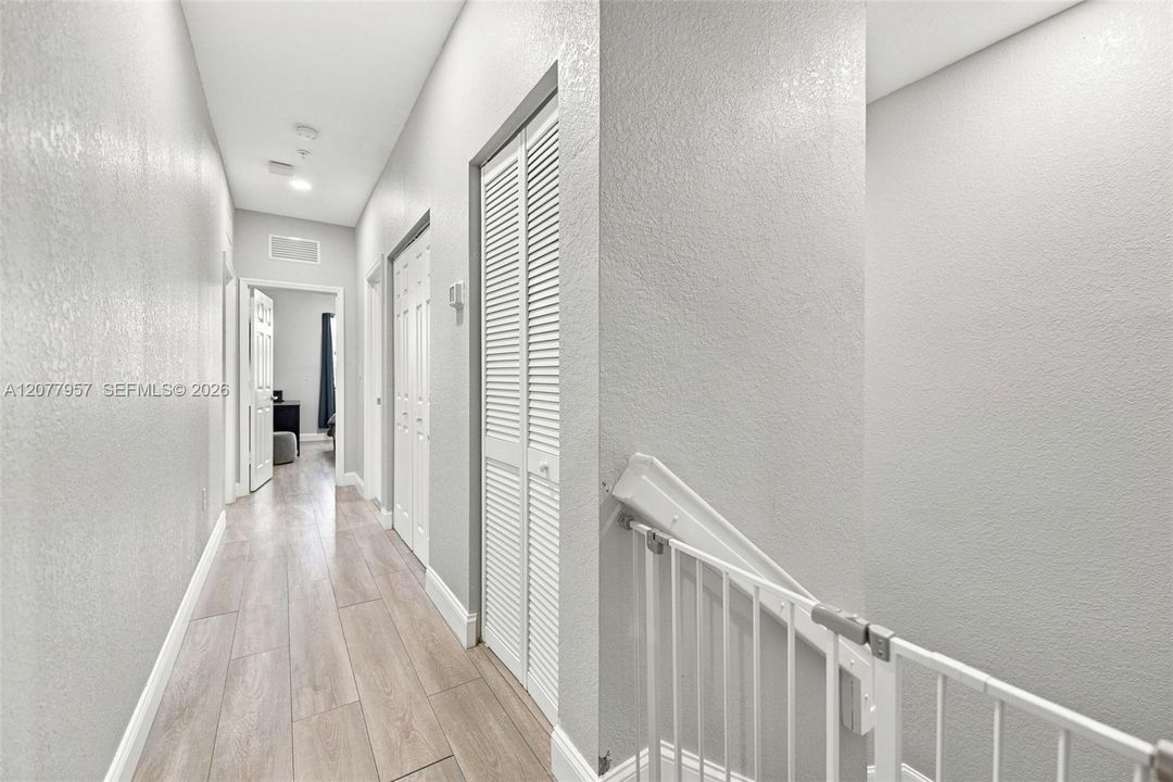 En Venta: $565,000 (4 camas, 2 baños, 1587 Pies cuadrados)