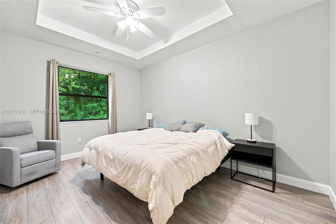 En Venta: $565,000 (4 camas, 2 baños, 1587 Pies cuadrados)