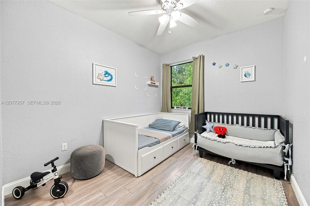 En Venta: $565,000 (4 camas, 2 baños, 1587 Pies cuadrados)
