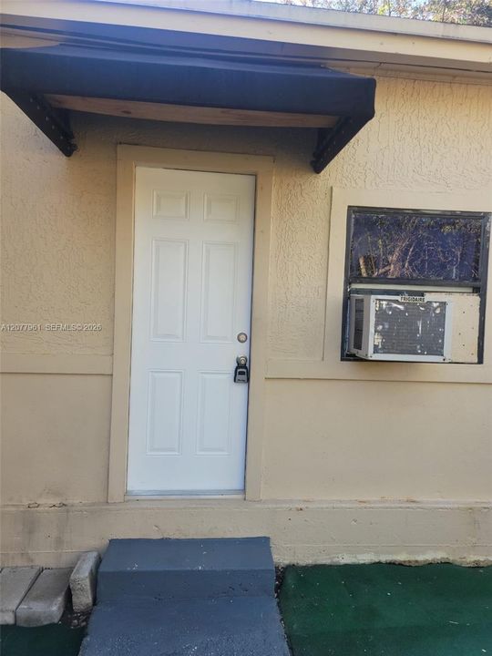For Rent: $850 (1 beds, 1 baths, 650 Square Feet)