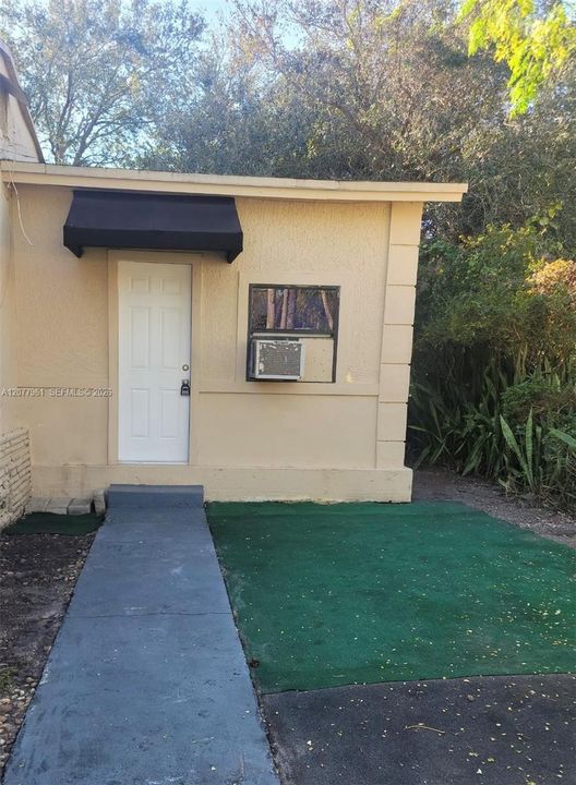For Rent: $850 (1 beds, 1 baths, 650 Square Feet)