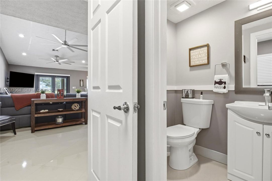 1/2 BATH OFF FAMILY ROOM