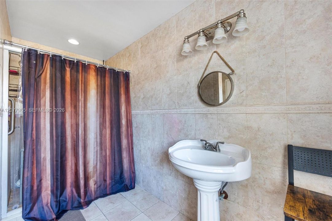 En Venta: $649,999 (4 camas, 2 baños, 1735 Pies cuadrados)