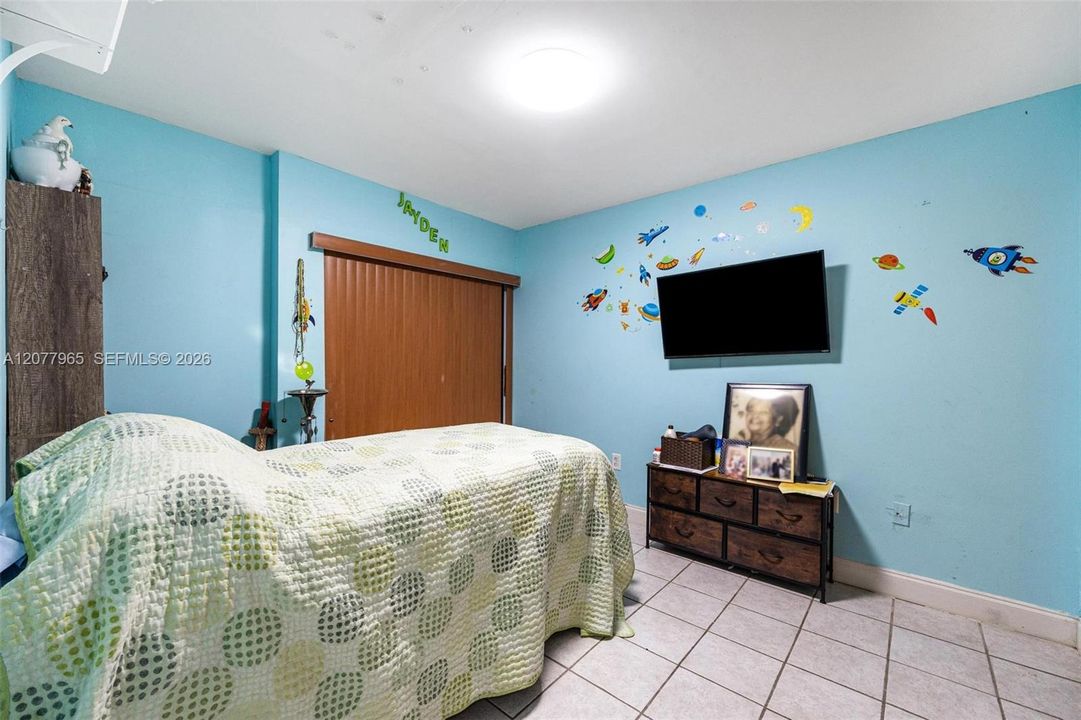 En Venta: $649,999 (4 camas, 2 baños, 1735 Pies cuadrados)