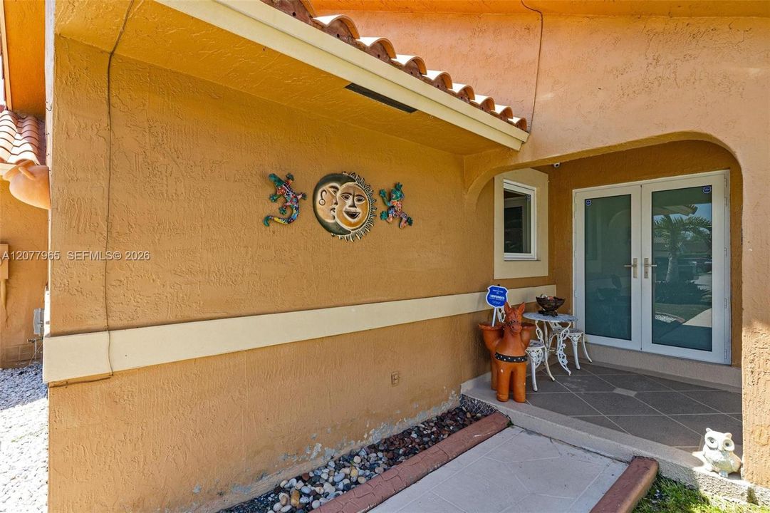 En Venta: $649,999 (4 camas, 2 baños, 1735 Pies cuadrados)