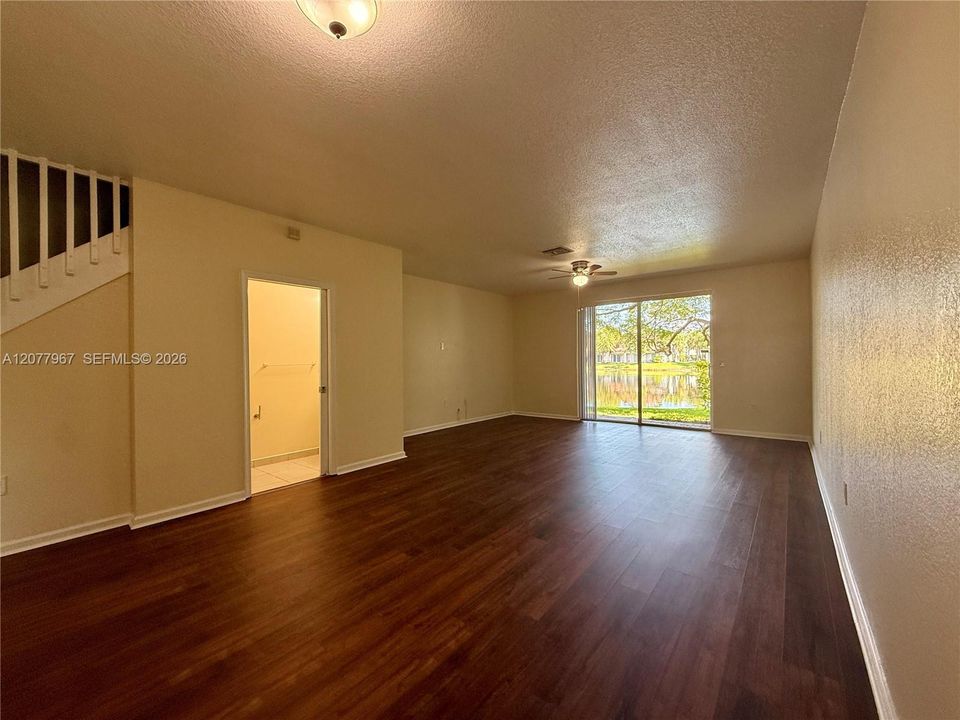 For Rent: $2,900 (3 beds, 2 baths, 1306 Square Feet)