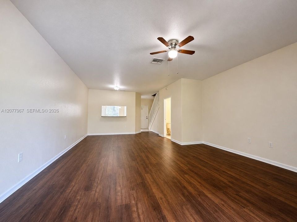 For Rent: $2,900 (3 beds, 2 baths, 1306 Square Feet)
