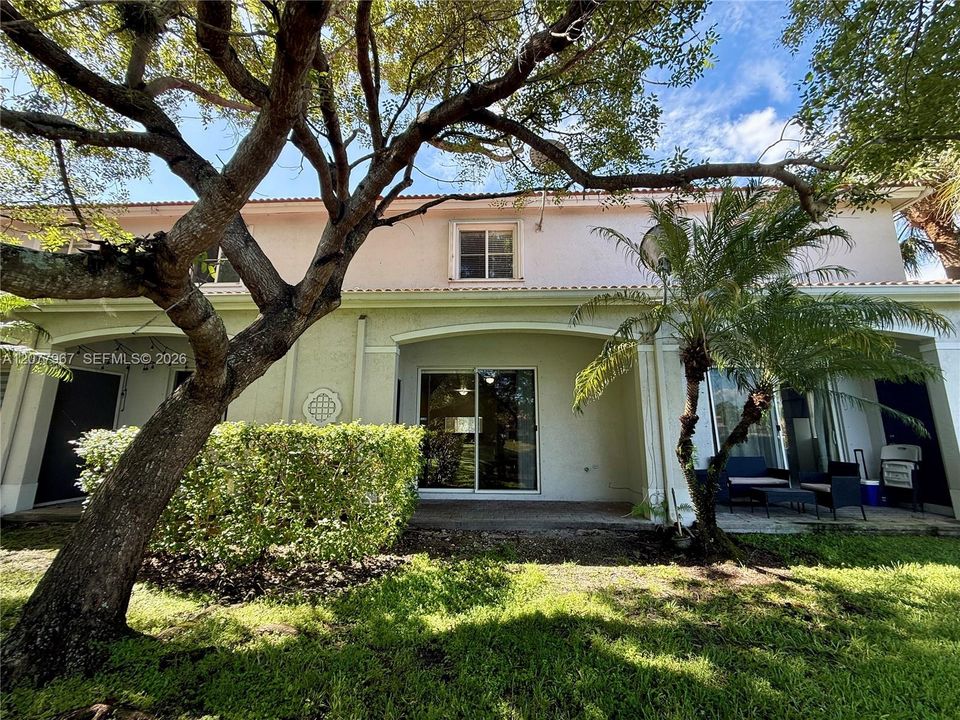For Rent: $2,900 (3 beds, 2 baths, 1306 Square Feet)