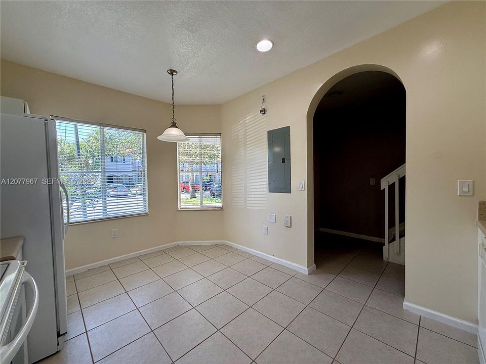 For Rent: $2,900 (3 beds, 2 baths, 1306 Square Feet)