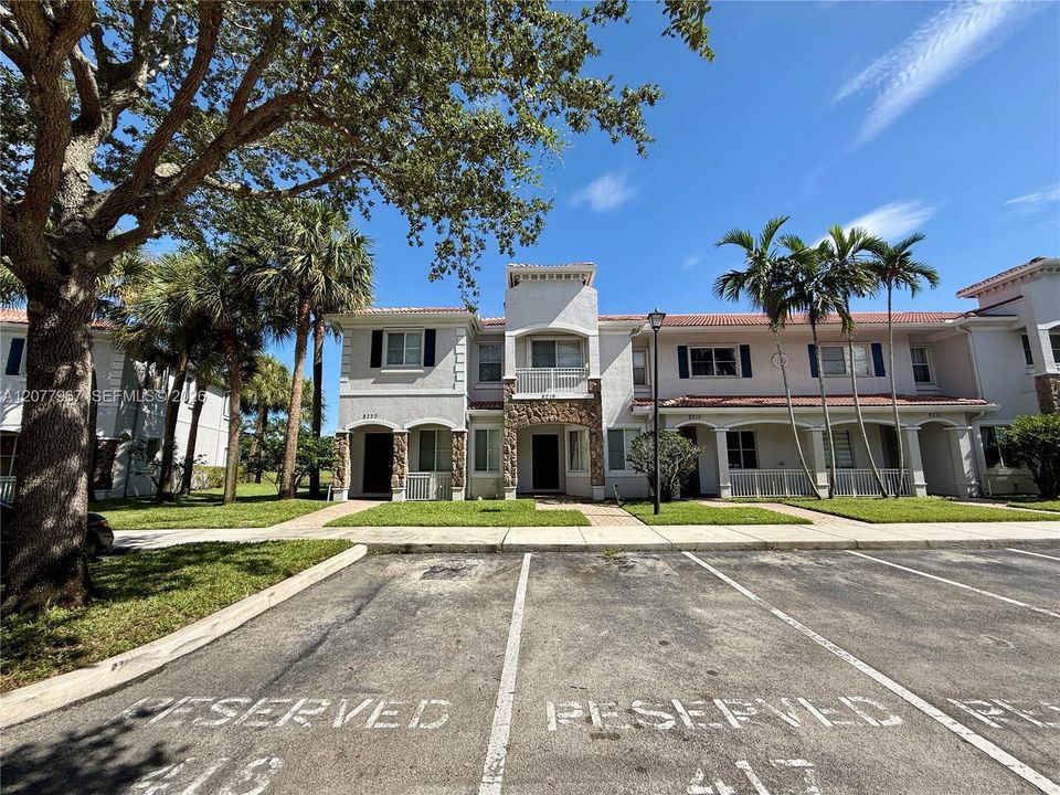 For Rent: $2,900 (3 beds, 2 baths, 1306 Square Feet)