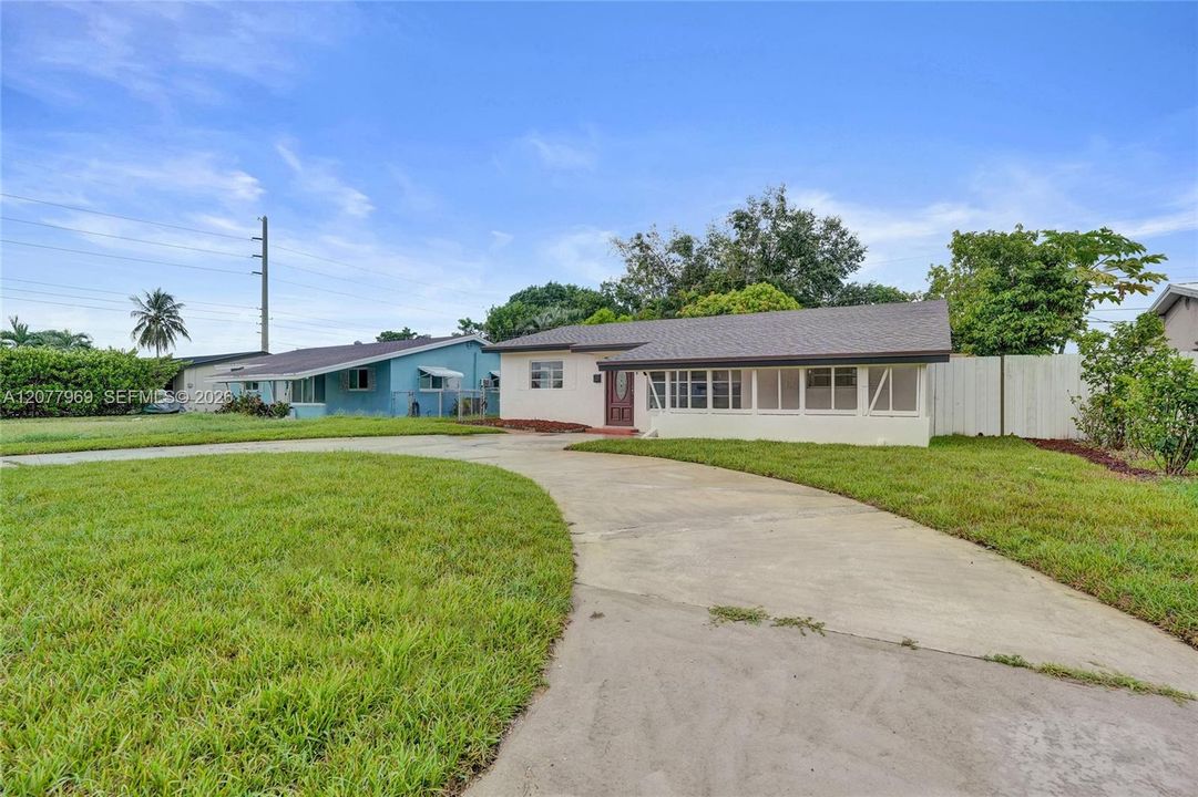 For Sale: $564,900 (3 beds, 2 baths, 1656 Square Feet)