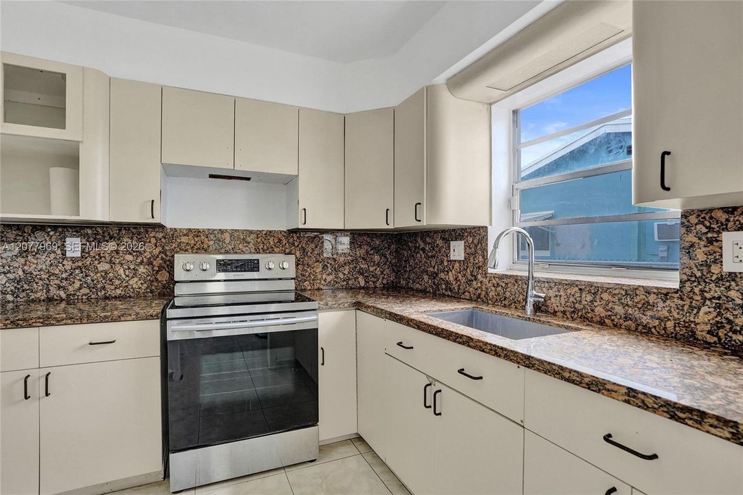 For Sale: $564,900 (3 beds, 2 baths, 1656 Square Feet)