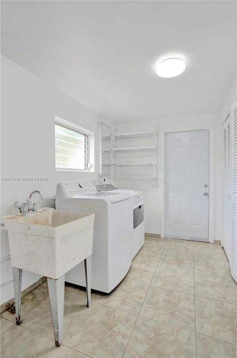 For Sale: $564,900 (3 beds, 2 baths, 1656 Square Feet)