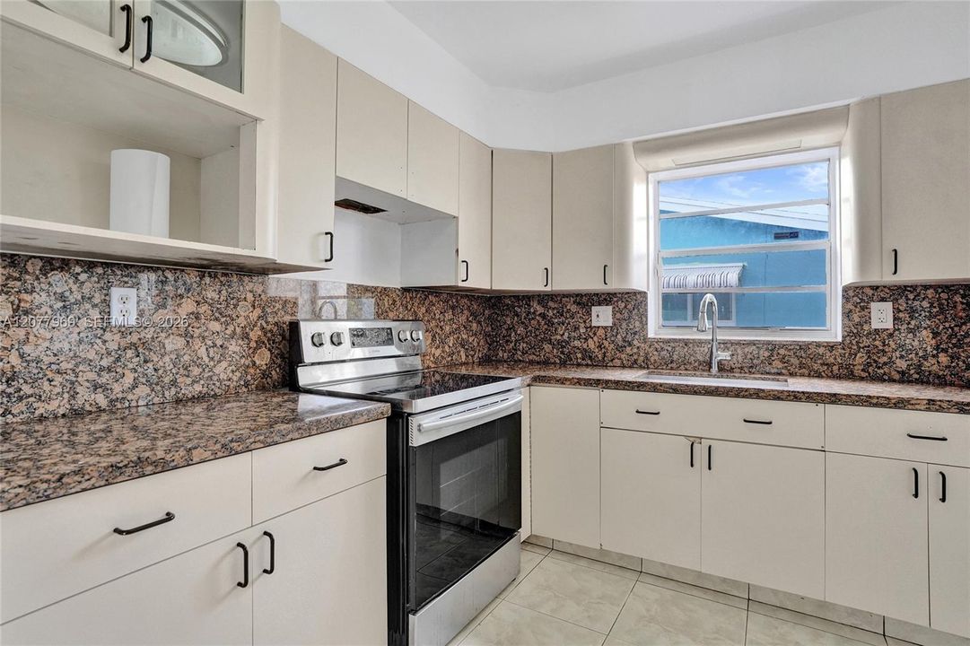 For Sale: $564,900 (3 beds, 2 baths, 1656 Square Feet)