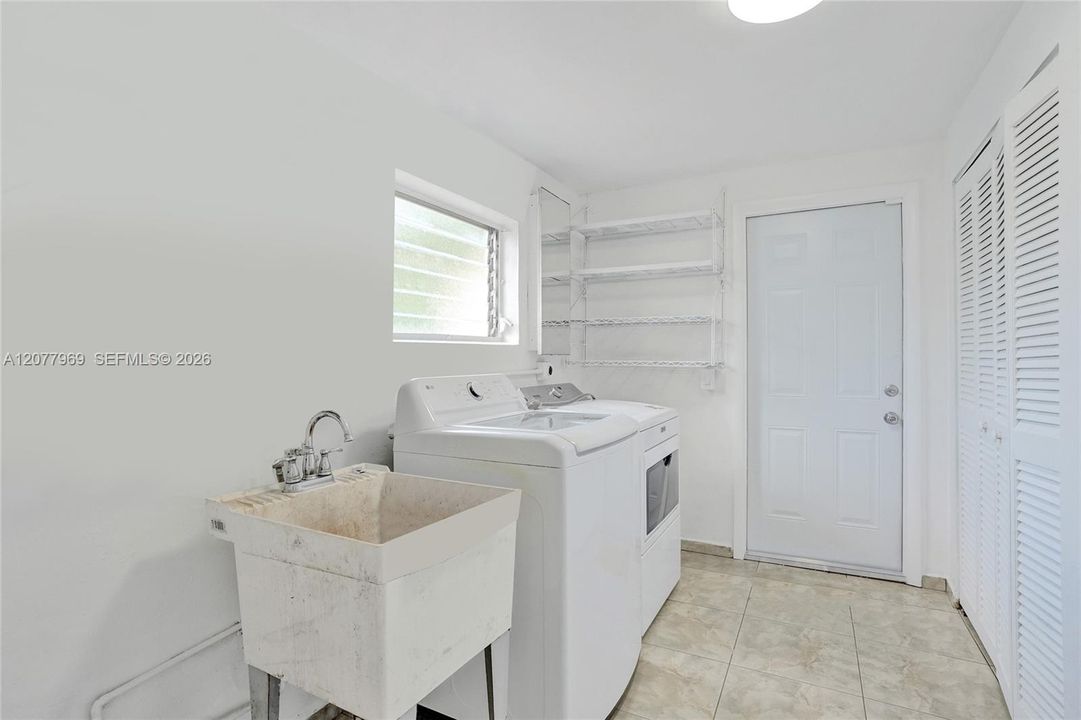 For Sale: $564,900 (3 beds, 2 baths, 1656 Square Feet)