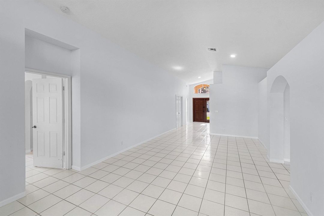 010-5737RoyalClubDrive-BoyntonBeach-FL-3