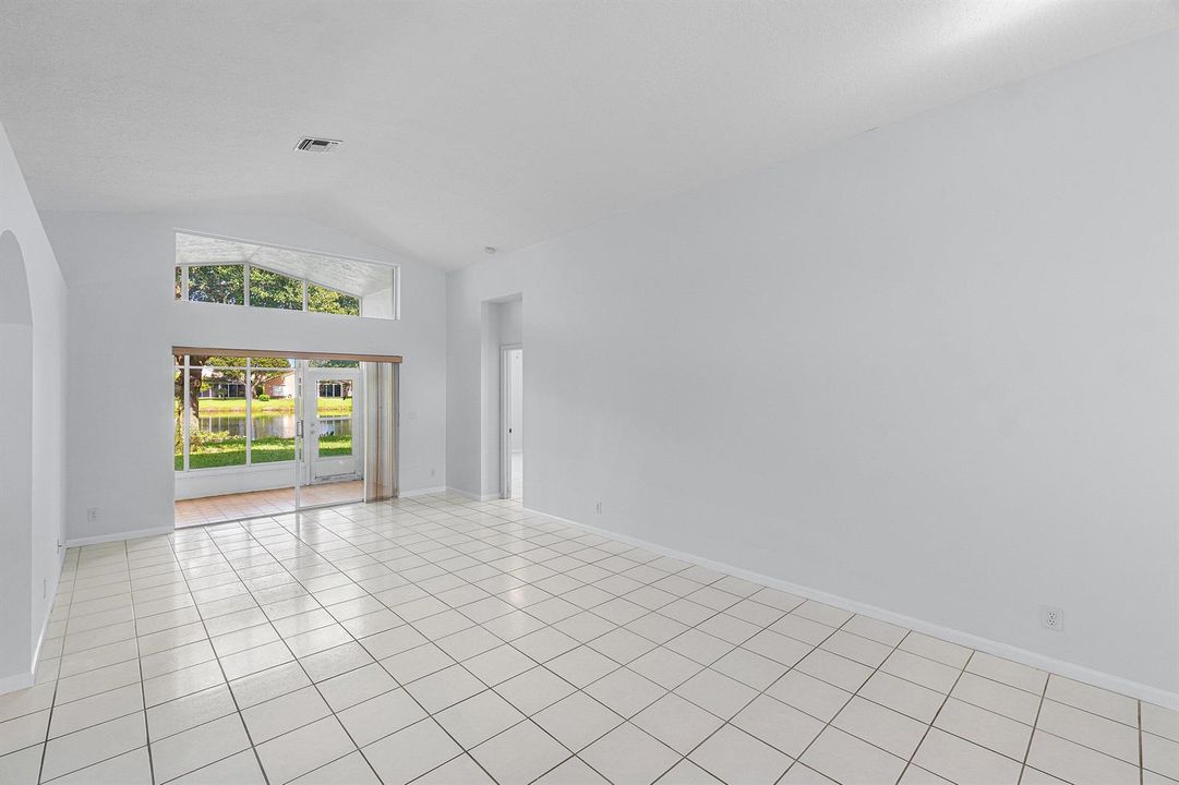 008-5737RoyalClubDrive-BoyntonBeach-FL-3