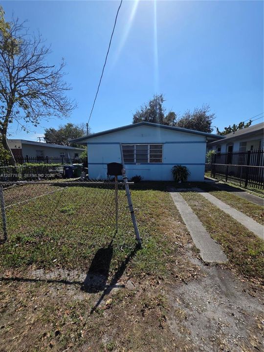 Active With Contract: $339,000 (3 beds, 1 baths, 1040 Square Feet)