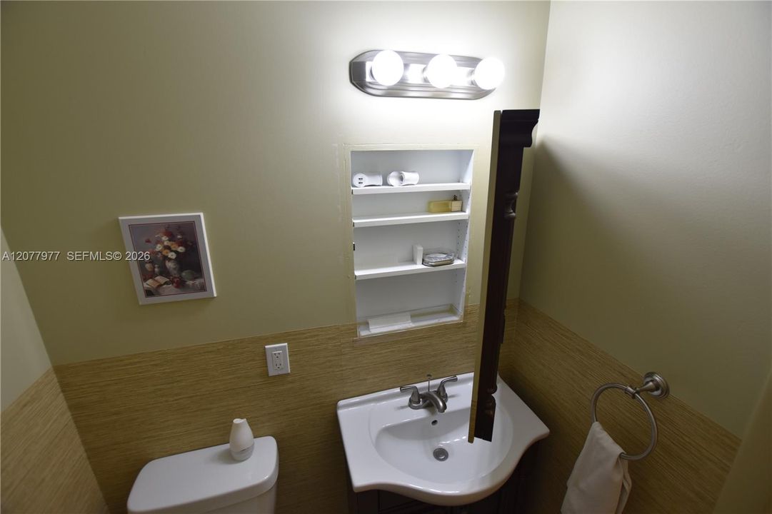 For Sale: $108,000 (1 beds, 1 baths, 662 Square Feet)