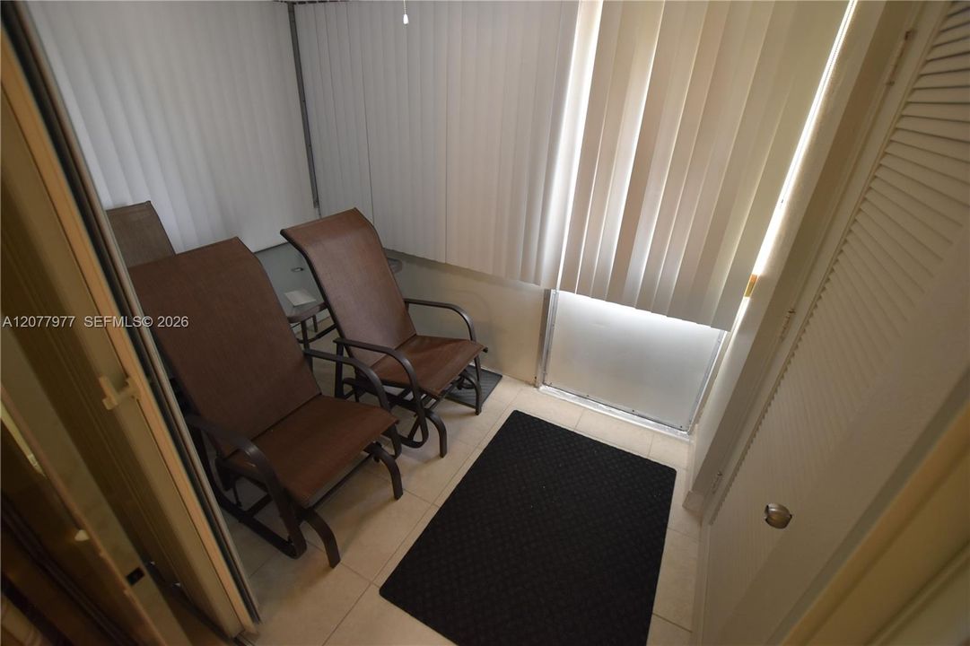 For Sale: $108,000 (1 beds, 1 baths, 662 Square Feet)