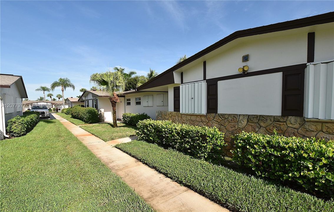 For Sale: $108,000 (1 beds, 1 baths, 662 Square Feet)