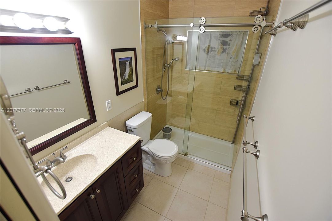 For Sale: $108,000 (1 beds, 1 baths, 662 Square Feet)