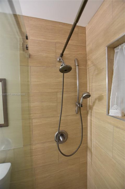 For Sale: $108,000 (1 beds, 1 baths, 662 Square Feet)