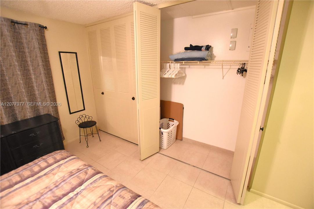 For Sale: $108,000 (1 beds, 1 baths, 662 Square Feet)