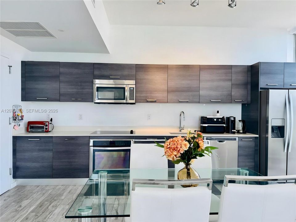 На продажу: $465,000 (2 спален, 1 ванн, 736 Квадратных фут)