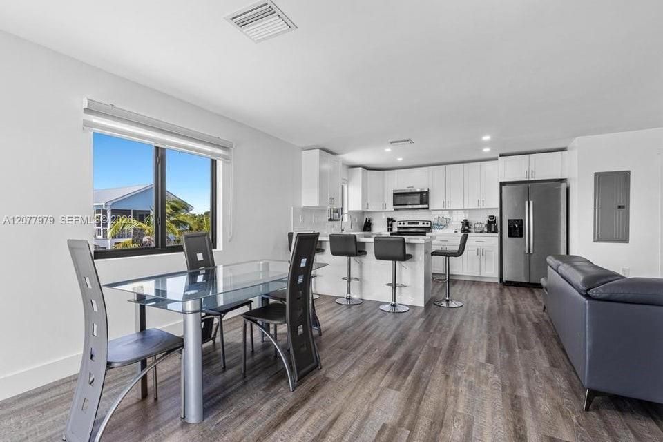 For Rent: $5,000 (3 beds, 2 baths, 1654 Square Feet)