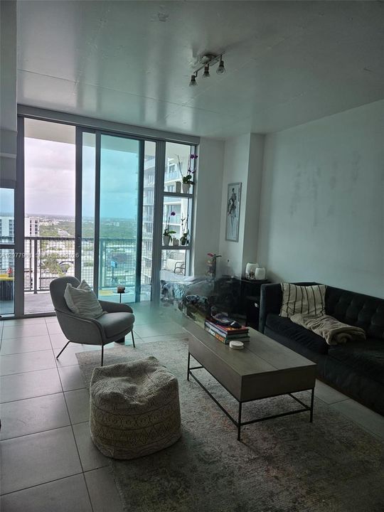 For Rent: $3,100 (1 beds, 1 baths, 761 Square Feet)