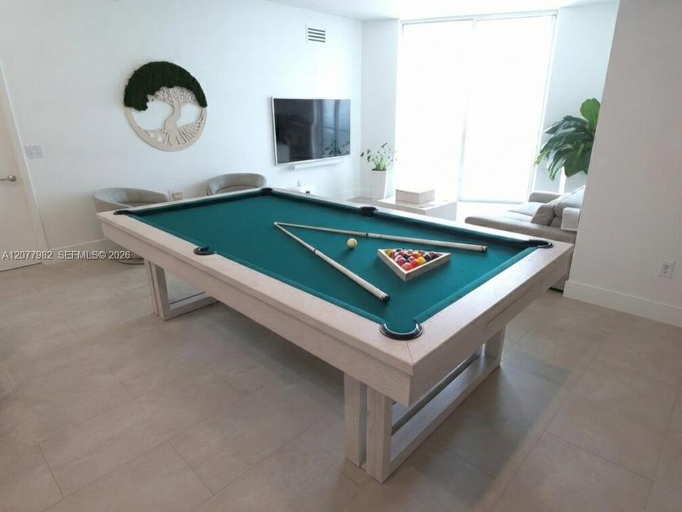 For Rent: $8,900 (3 beds, 2 baths, 1936 Square Feet)