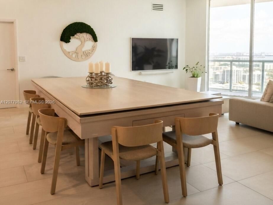 For Rent: $8,900 (3 beds, 2 baths, 1936 Square Feet)