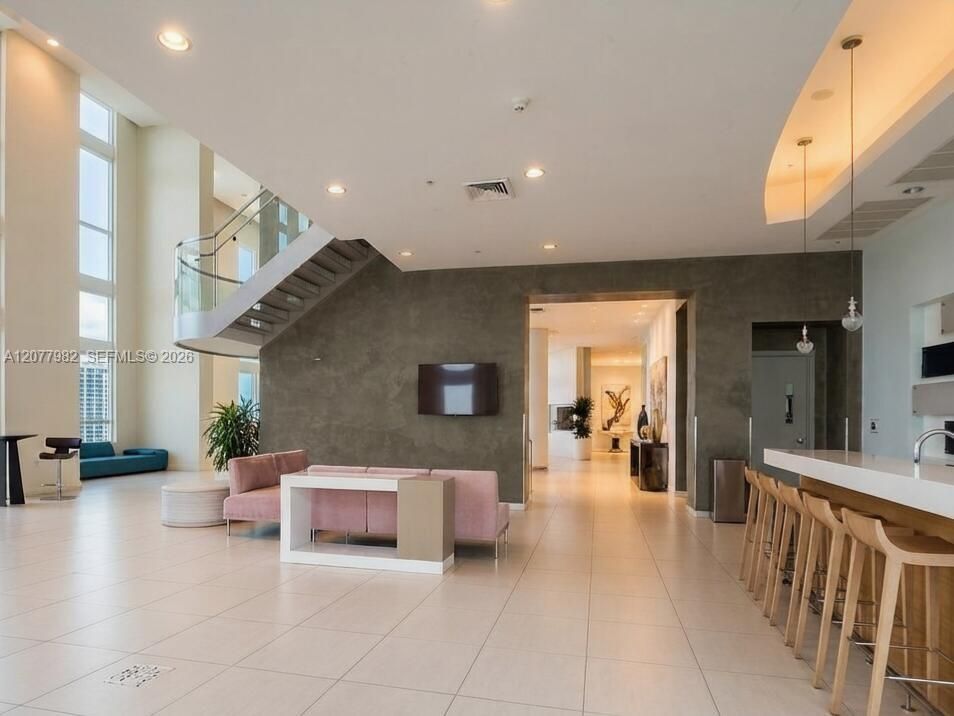 For Rent: $8,900 (3 beds, 2 baths, 1936 Square Feet)