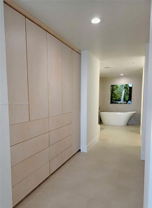 For Rent: $8,900 (3 beds, 2 baths, 1936 Square Feet)