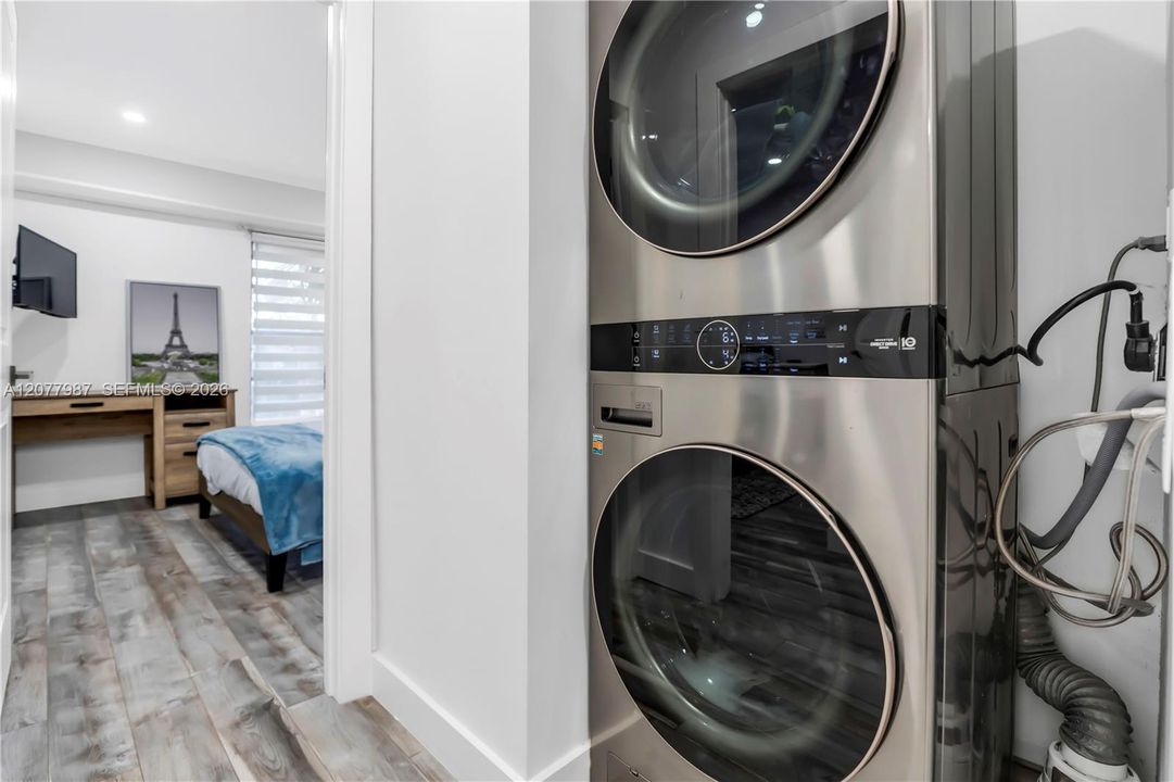 For Sale: $349,999 (3 beds, 2 baths, 1330 Square Feet)