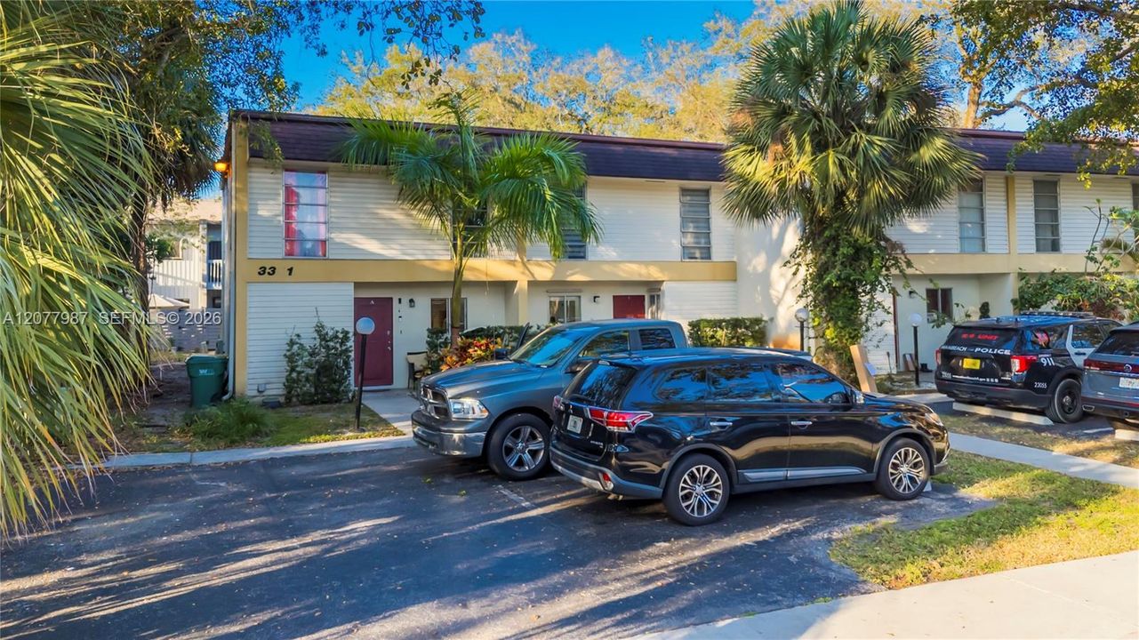 For Sale: $349,999 (3 beds, 2 baths, 1330 Square Feet)