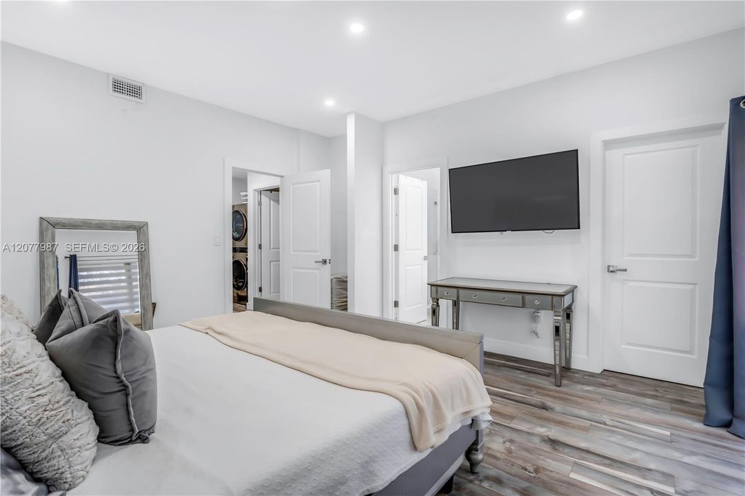 For Sale: $349,999 (3 beds, 2 baths, 1330 Square Feet)