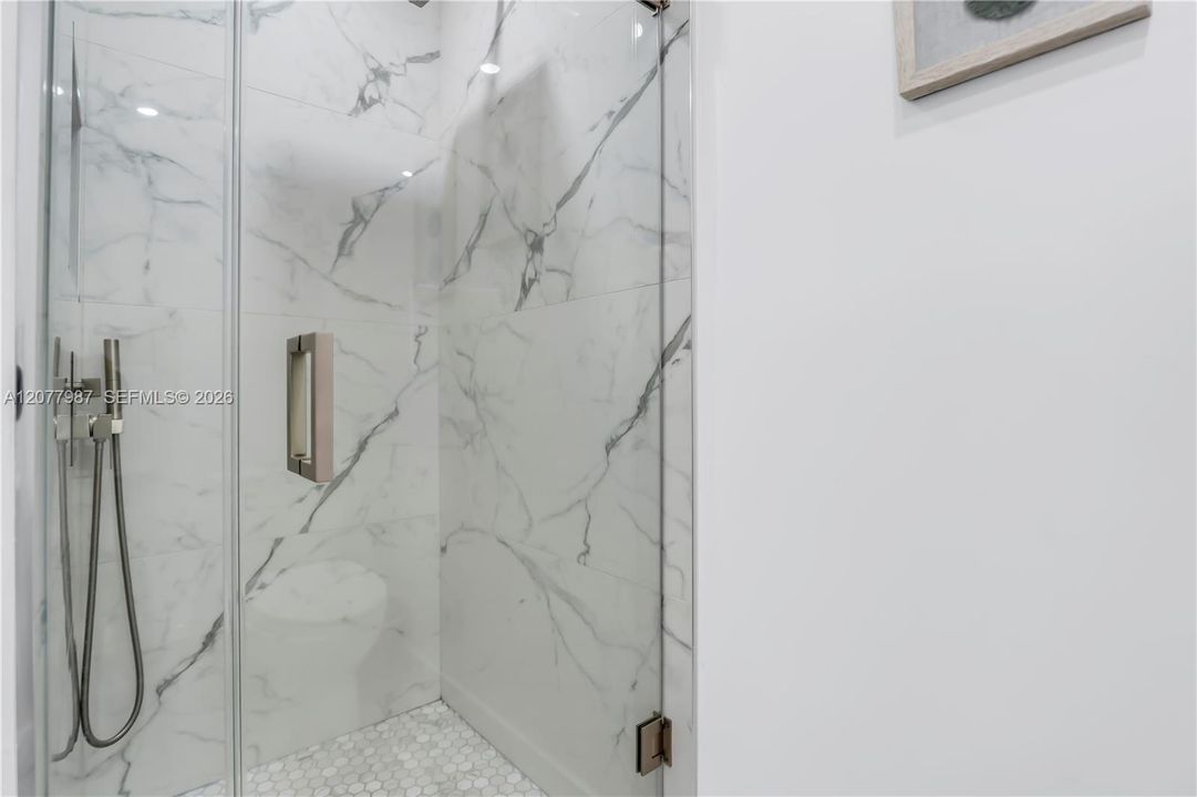 For Sale: $349,999 (3 beds, 2 baths, 1330 Square Feet)
