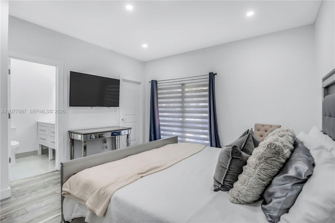 For Sale: $349,999 (3 beds, 2 baths, 1330 Square Feet)