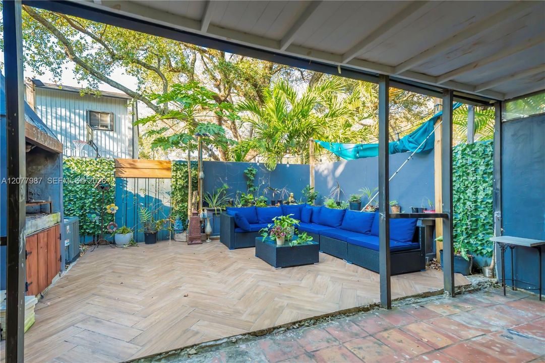 For Sale: $349,999 (3 beds, 2 baths, 1330 Square Feet)