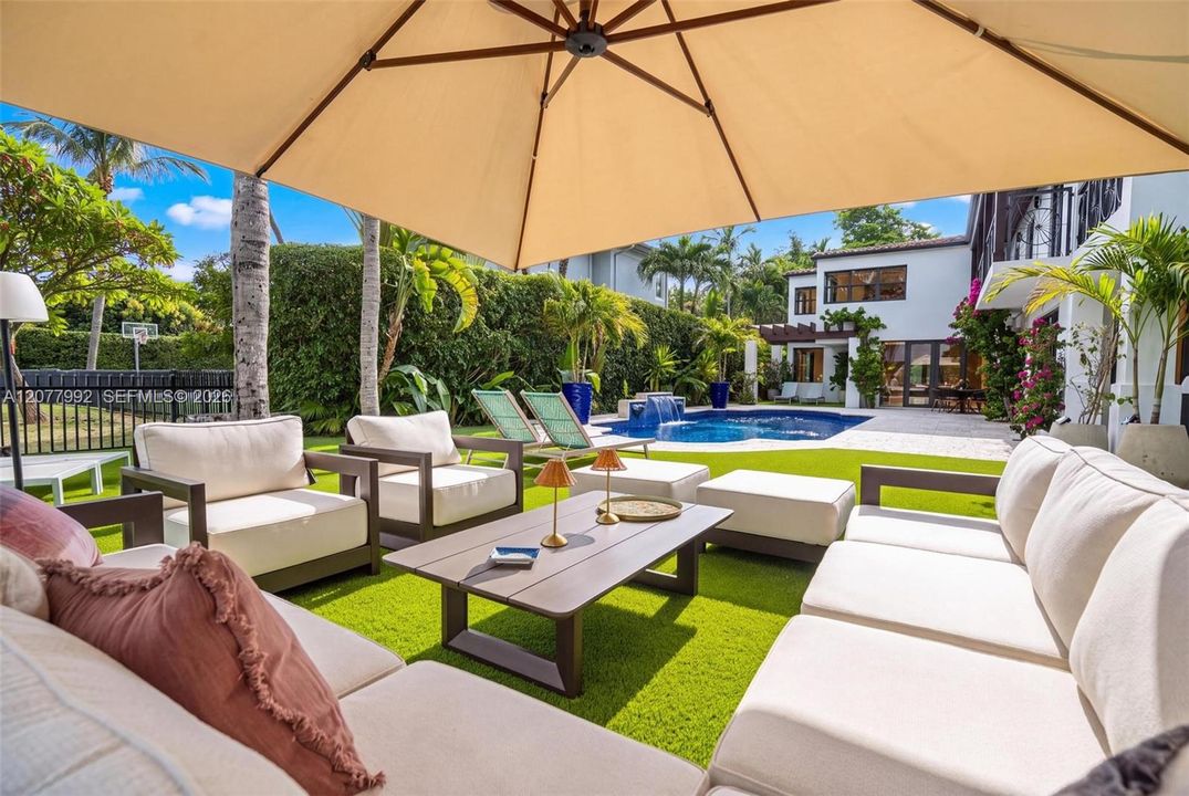 En Venta: $10,360,000 (5 camas, 4 baños, 4962 Pies cuadrados)