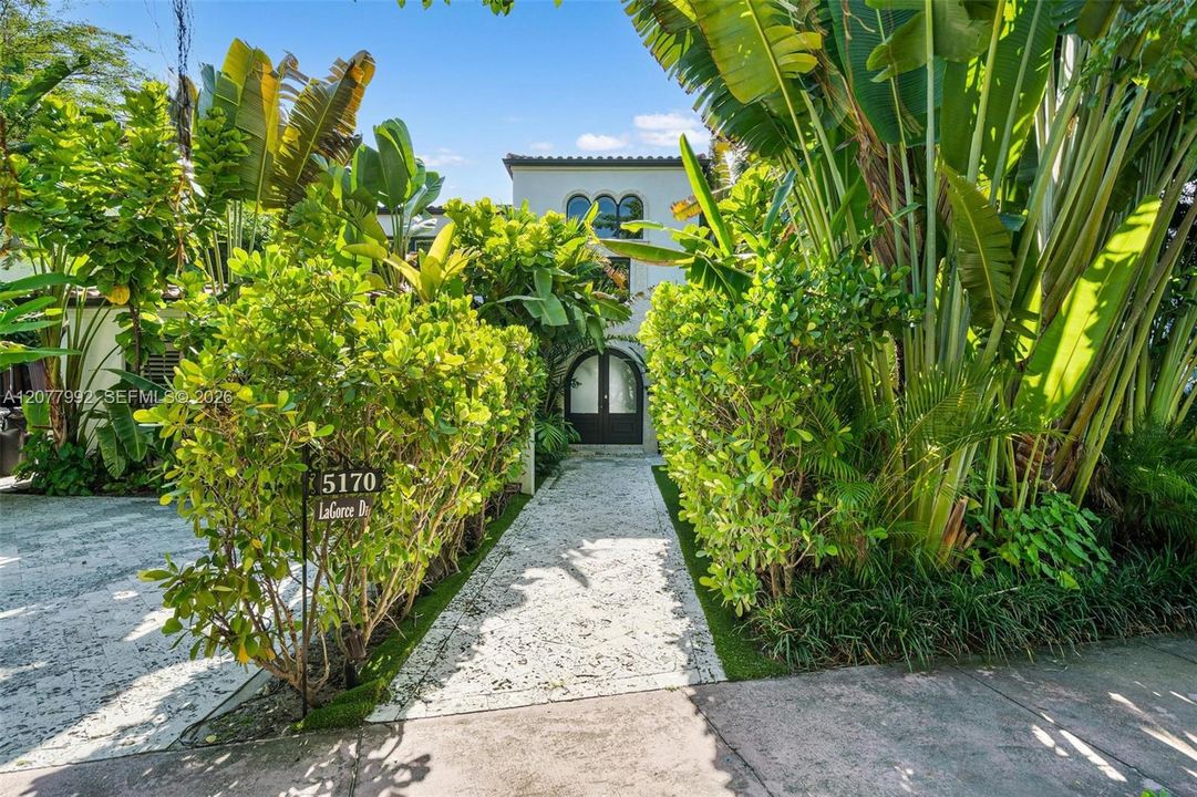 En Venta: $10,360,000 (5 camas, 4 baños, 4962 Pies cuadrados)