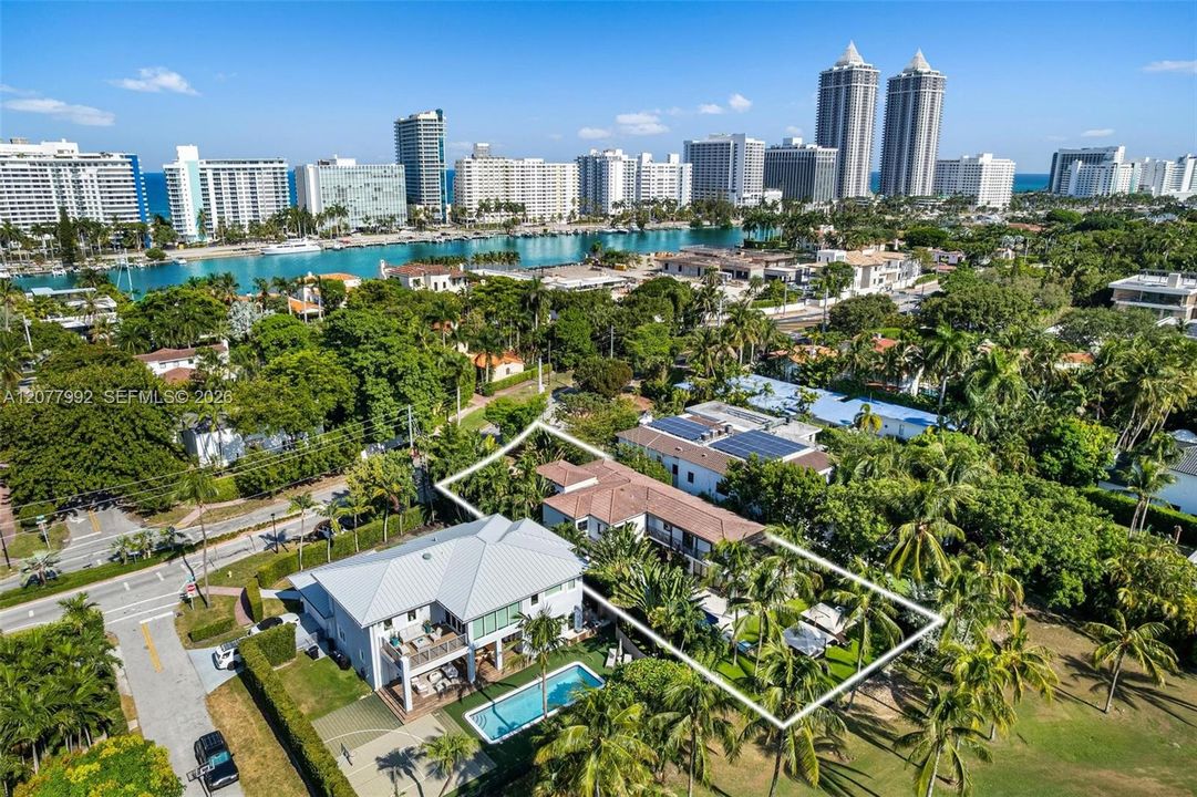 En Venta: $10,360,000 (5 camas, 4 baños, 4962 Pies cuadrados)