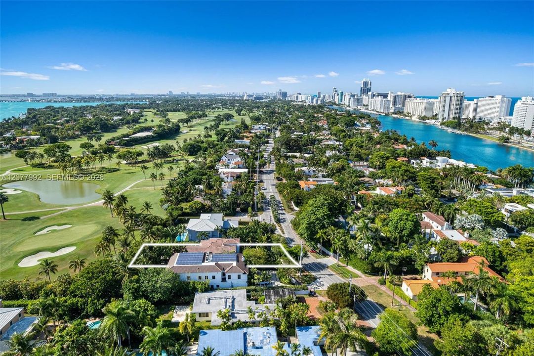En Venta: $10,360,000 (5 camas, 4 baños, 4962 Pies cuadrados)